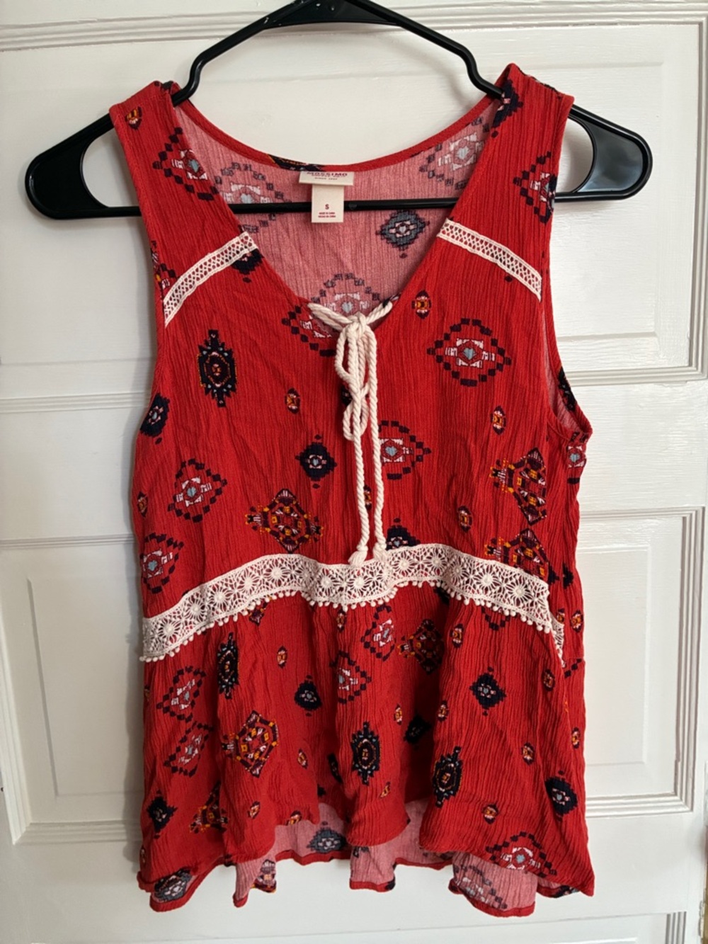 Mossimo Supply Co. Red Sleeveless Tie-Front Tank with Crochet Trim